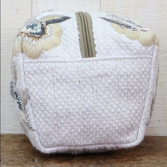 ✨last one✨Premium Embroidered Makeup Bag W/ Bead - Picture 3 of 4